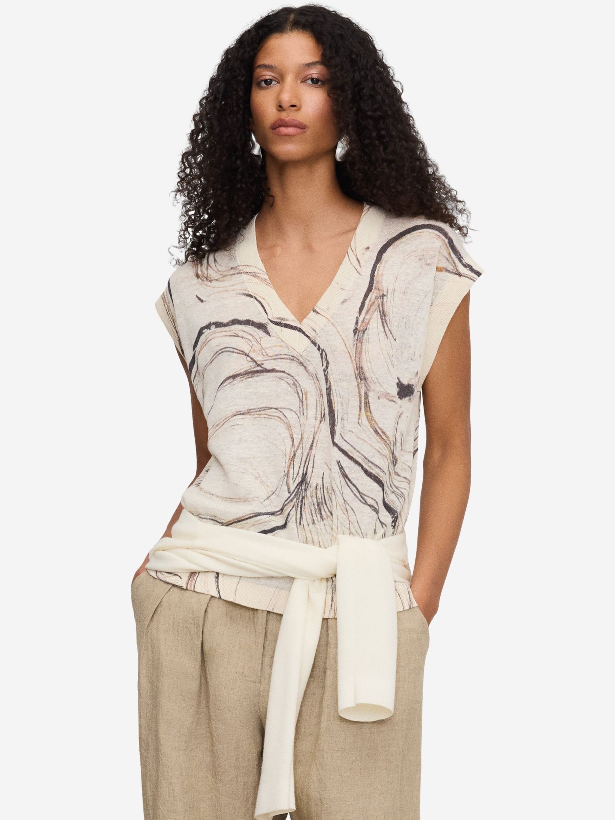 Gilet di Adolfo Dominguez in beige: frontale