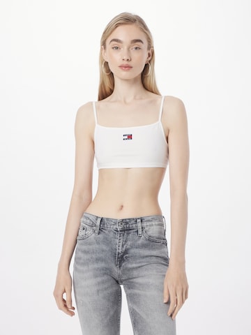 Top de la Tommy Jeans pe alb: față