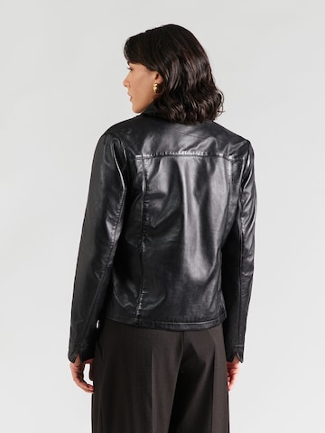 Mauritius - Casaco meia-estação 'Limma' em preto