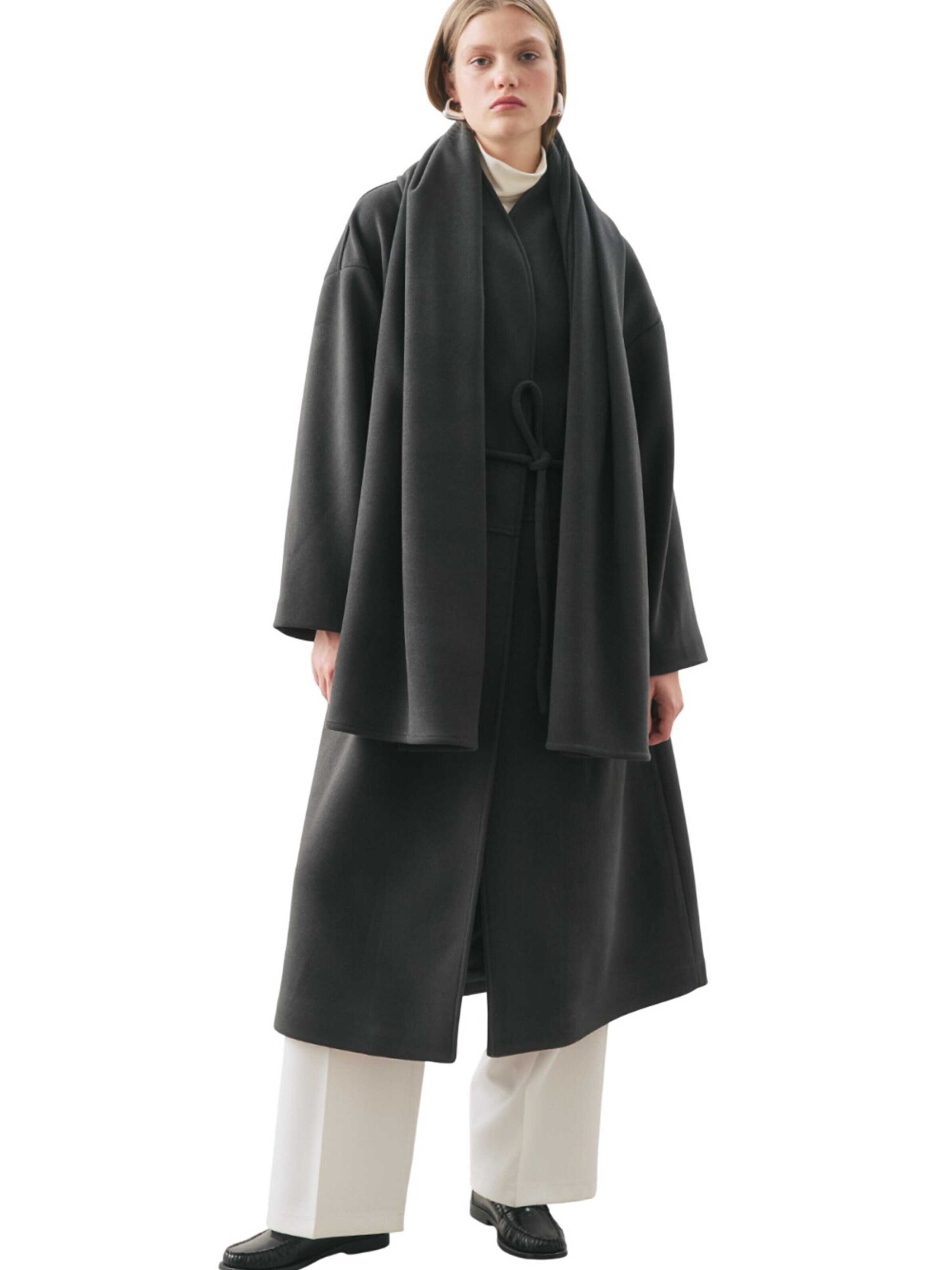 MANUKA Between-seasons coat in Black: front