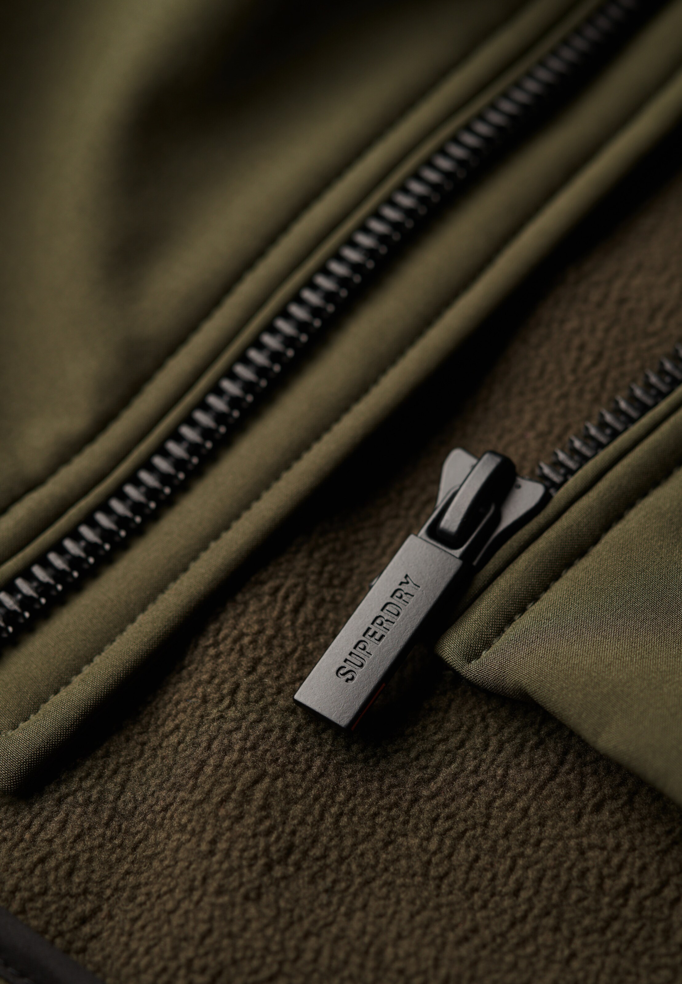 Superdry Jacke in Grün