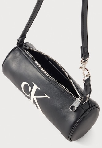 Calvin Klein - Mala de ombro em preto: topo