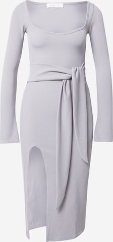 Femme Luxe Šaty 'ELOWEN' – šedá: přední strana