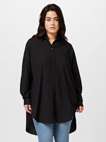 ONLY Carmakoma - Blusa 'TIM' em preto: frente