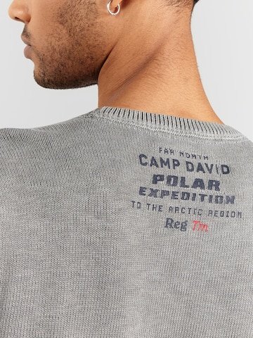Pull-over CAMP DAVID en gris
