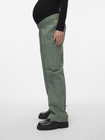 Regular Pantaloni 'Indiana' de la MAMALICIOUS pe verde