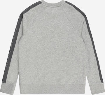 Nike Sportswear Sweatshirt in Grey