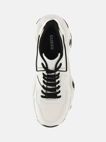 GUESS Sneaker 'Cesi' in Weiß
