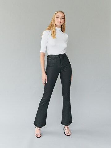 Flared Jeans di Tally Weijl in nero