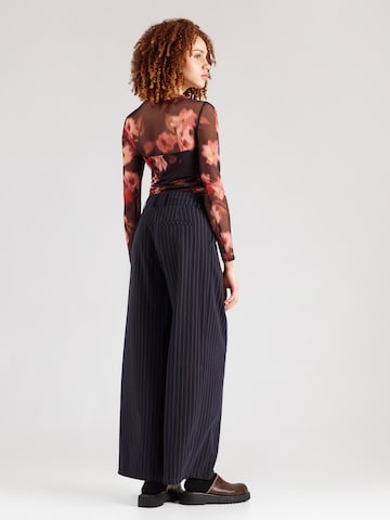 studioselect Ohlapna forma Hlače z naborki 'Elsa' | črna barva