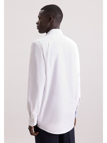 Coupe regular Chemise business 'SMART PERFORMANCE' SEIDENSTICKER en blanc