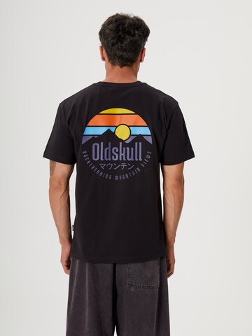 Oldskull Shirt 'Mountain' in Schwarz: Vorderseite