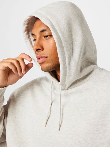 River Island - Sudadera en gris