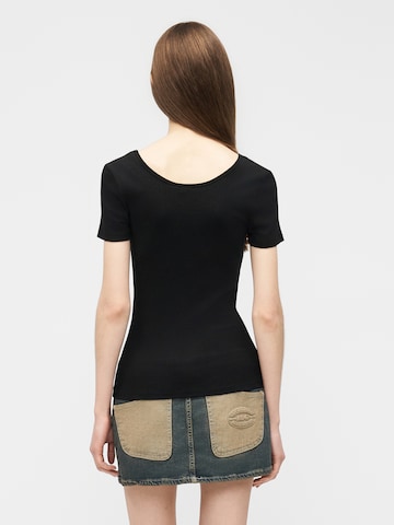 Tricou 'PCKITTE' de la PIECES pe negru