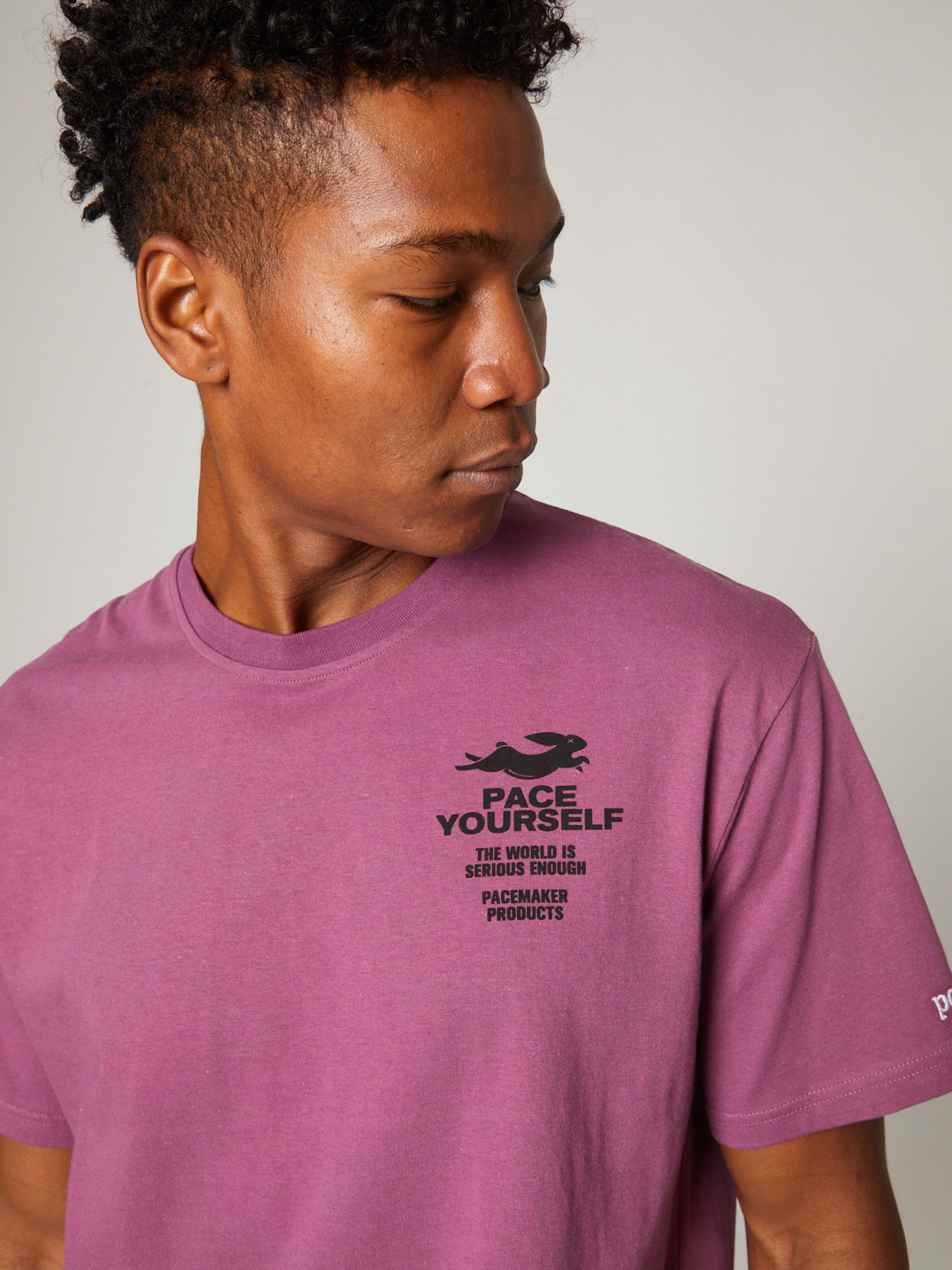 T-shirts et polos Shirt PACE YOURSELF Pacemaker en Violet Rouge 