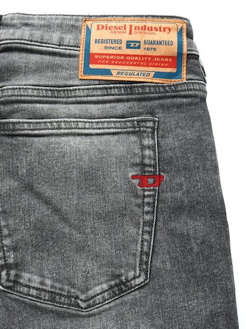 Skinny Jean '1979 Sleenker' DIESEL en gris
