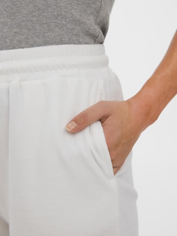 VERO MODA Regular Trousers 'Unica' in White