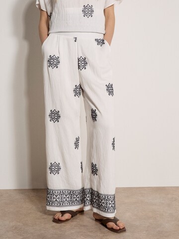 Apricot Regular Pants ' ' in White