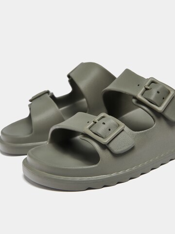 Pull&Bear Mule in Green