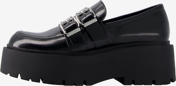 BershkaSlip On cipele - crna boja: prednji dio