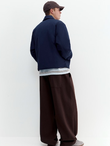 Pull&Bear Välikausitakki värissä sininen