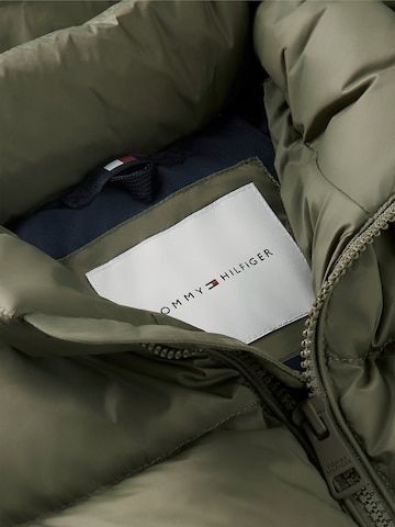 TOMMY HILFIGER Χειμερινό μπουφάν 'Essential' σε πράσινο