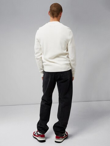 J.Lindeberg Sweter w kolorze biały