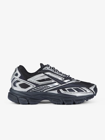 Sneaker bassa di Reebok in nero