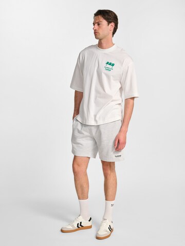 Hummel Loosefit Shorts in Grau