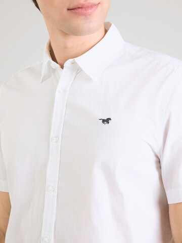 Coupe regular Chemise 'GILROY' MUSTANG en blanc