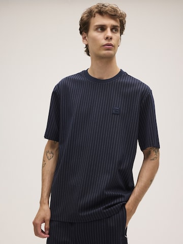 FILA - Camiseta 'PADOLA relaxed pinstripe t-shirt' en azul: frente