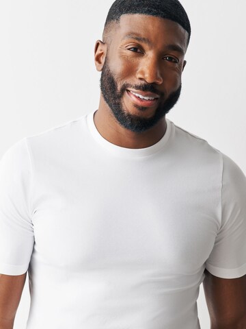 T-Shirt Next en blanc