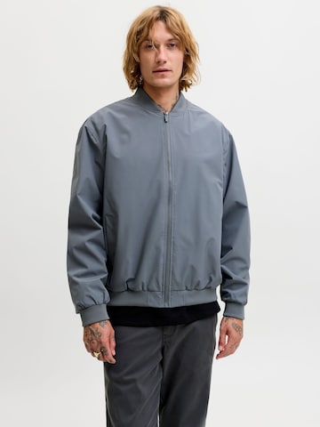 JACK & JONES - Chaqueta de entretiempo 'JJECharge' en gris: frente