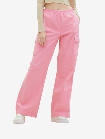 TOM TAILOR DENIM Loose fit Cargo trousers in Pink: front