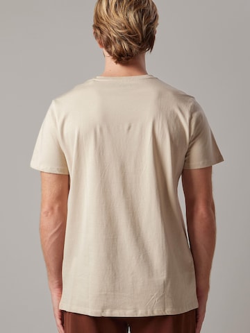 Maglietta 'Girocollo' di OWN Off With Nature in beige