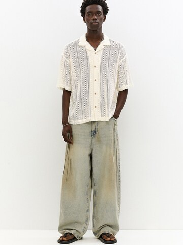 Pull&Bear Comfort fit Button Up Shirt in White: front