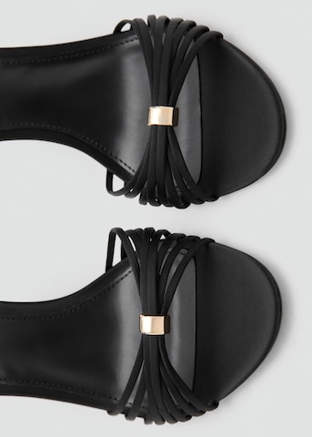 Sandale cu baretă 'Serena1' de la MANGO pe negru