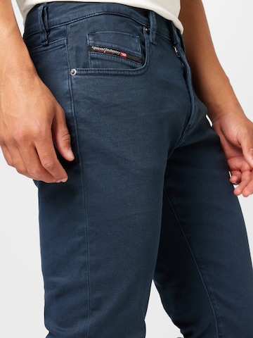 DIESEL Regular Jeans '2019 D-STRUKT' in Blue