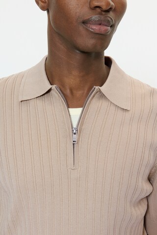 Matinique Свитер в Бежевый