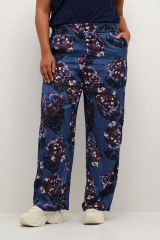 KAFFE CURVE Loose fit Pants in Blue: front