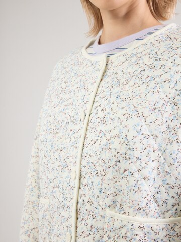 balts QS Starpsezonu jaka