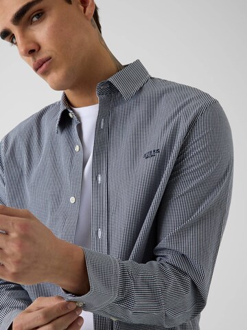 GUESS Comfort fit Button Up Shirt in Blue