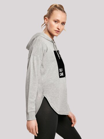 Sweat-shirt 'SELF CARE' F4NT4STIC en gris