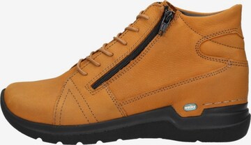 Chaussure à lacets 'Why' Wolky en jaune : devant
