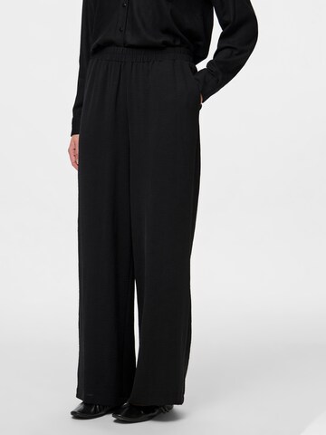 PIECES - Pierna ancha Pantalón 'PCTifany' en negro: frente