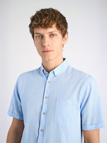 Coupe regular Chemise Lindbergh en bleu