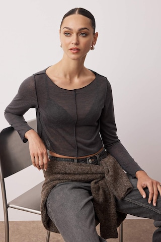 Trendyol - Camiseta en gris: frente