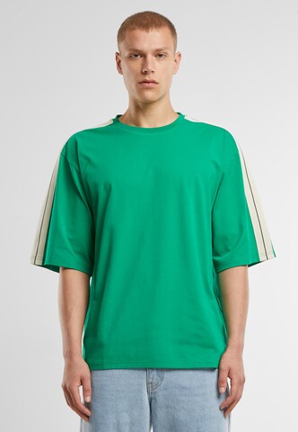 T-Shirt Urban Classics en vert : devant