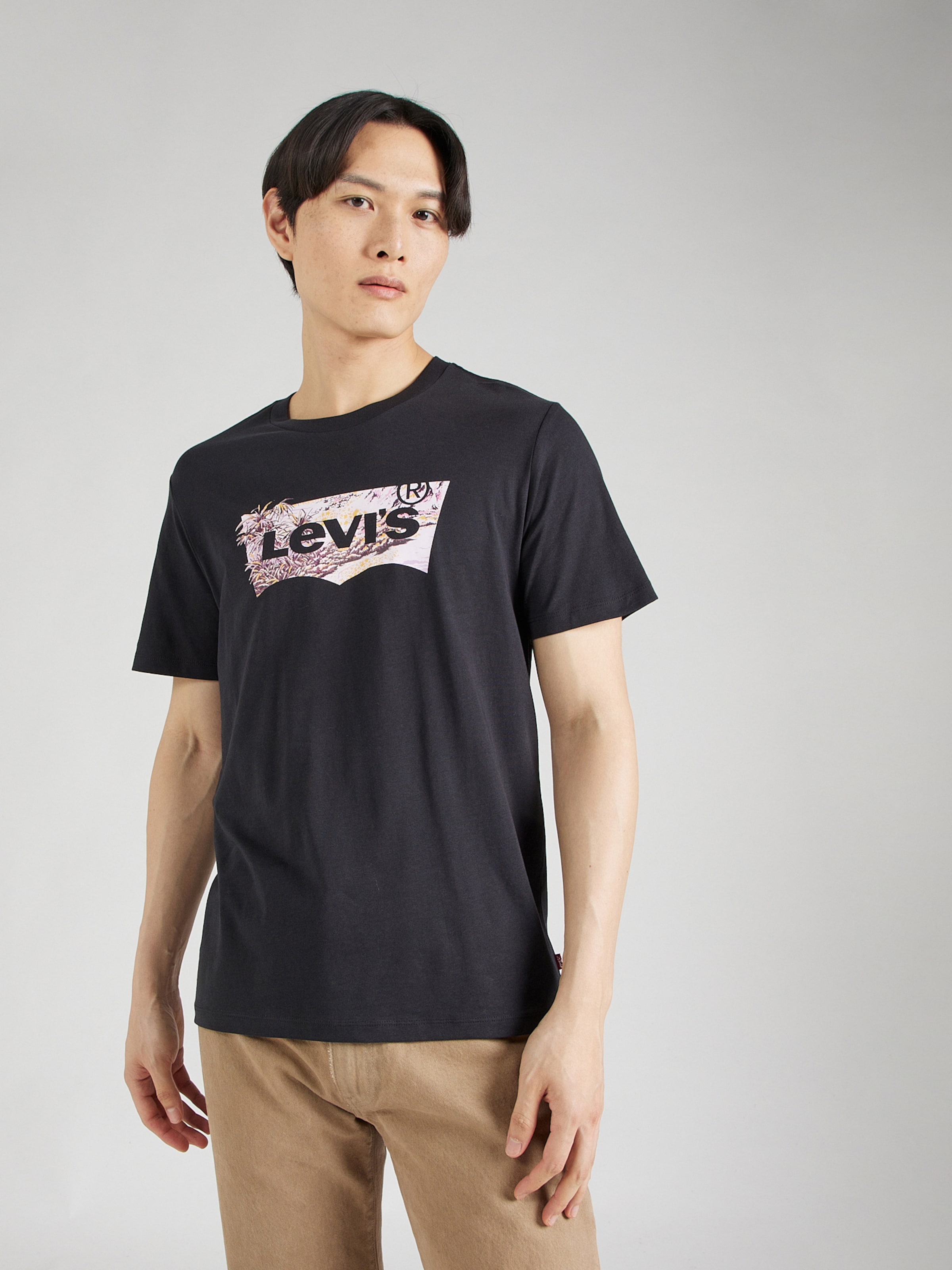 LEVI S Regular Shirt Graphic Crewneck Tee in Black ABOUT YOU