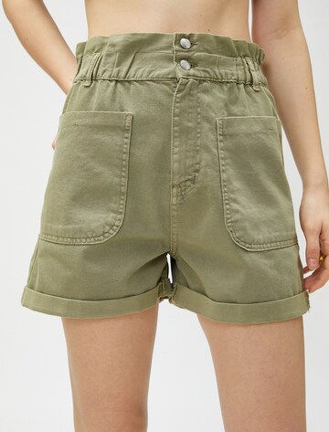 Koton Regular Shorts in Grün